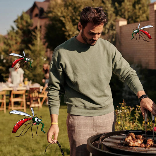 Hombre asando carne en parrilla en jardín, con mosquitos ilustrados volando cerca