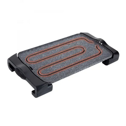 Parrilla eléctrica de mesa con superficie de piedra y asas negras, ideal para cocina en casa.