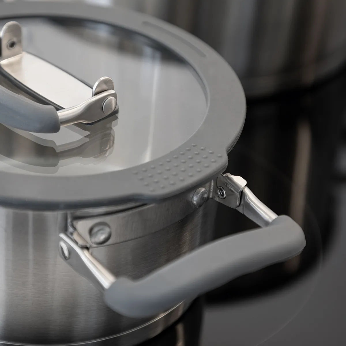 Batería de Cocina de Acero Inoxidable Apilable HBAT2552 - 6 Piezas marca Jata
